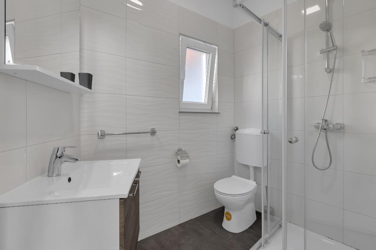 Apartments By The Sea Podgora, Makarska - 2596 Екстер'єр фото